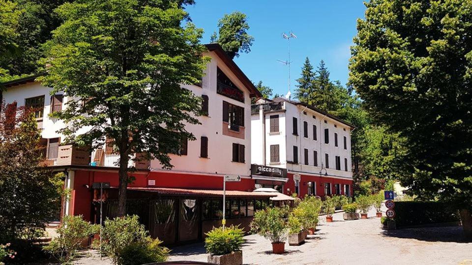 Hotel Piccadilly à Sant'Andrea Bagni Extérieur photo