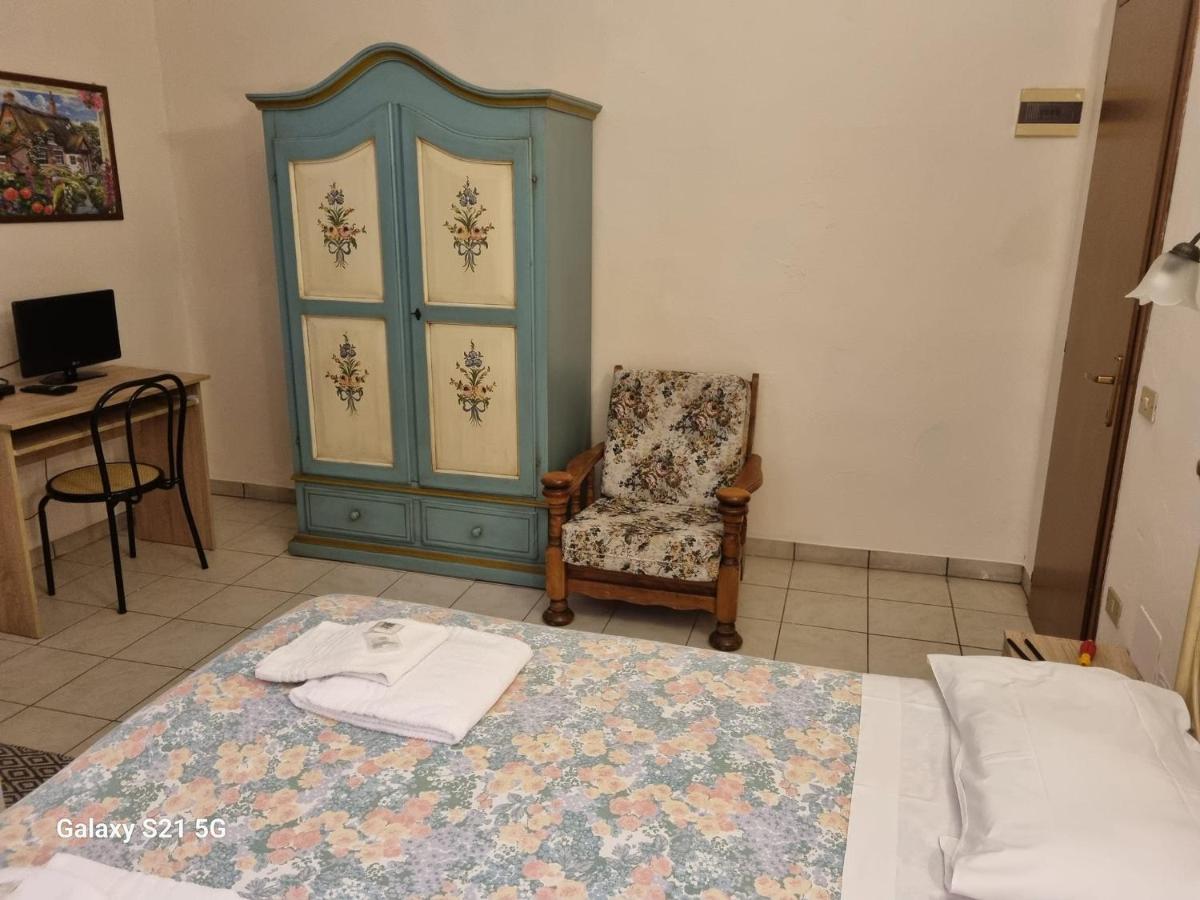 Hotel Piccadilly à Sant'Andrea Bagni Extérieur photo