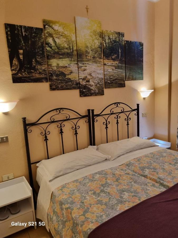 Hotel Piccadilly à Sant'Andrea Bagni Extérieur photo